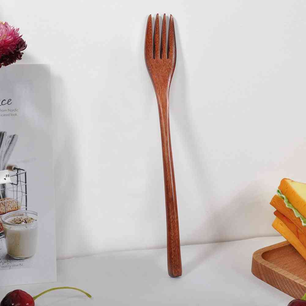 естествена дървена бамбукова вилица, използвана в кухнята за готвене - инструменти за прибори, супена лъжичка