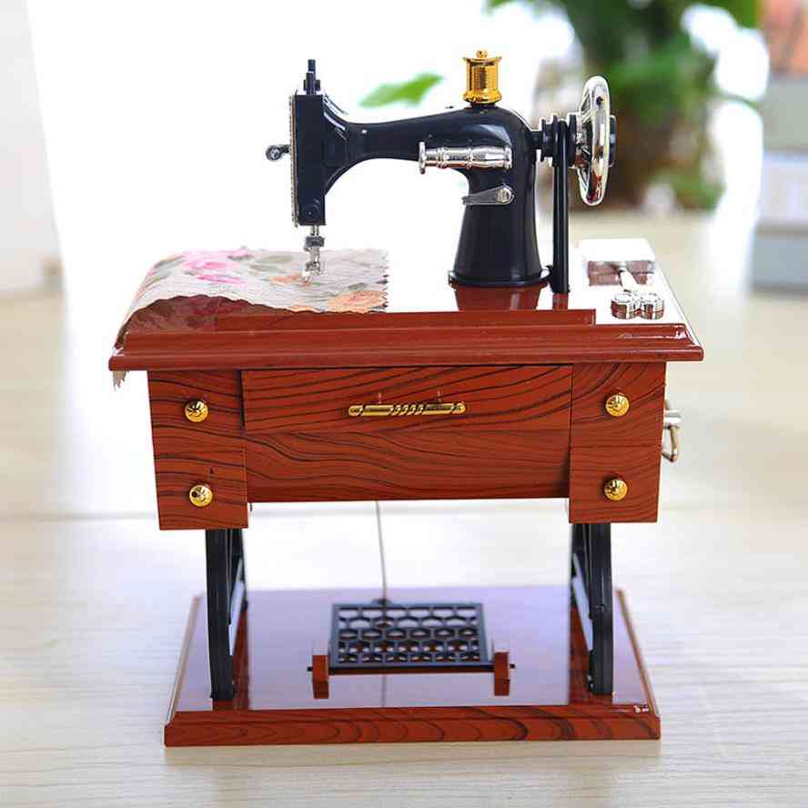 Mini šijací stroj v štýle vintage hudobnej skrinky