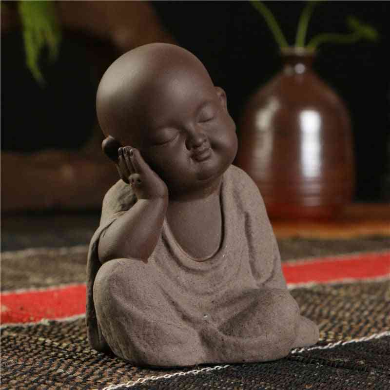 Lila lera handgjorda buddha staty - liten munkfärg sand geomantiska dekorationer för heminredning