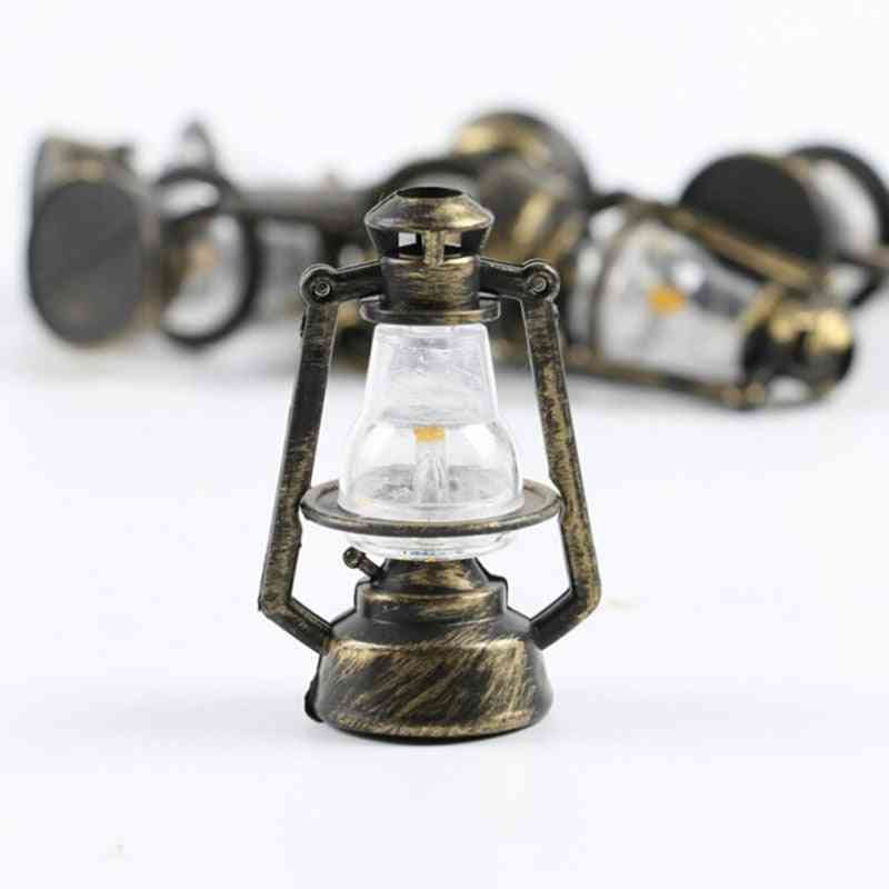 Mini olejová lampa 1:12 - dekor, predstieraná hracia hračka pre domček pre bábiky