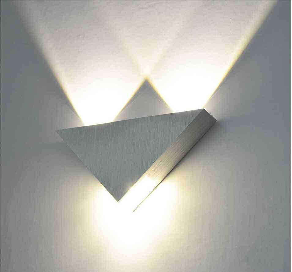Lámpara de pared led moderna con forma de triángulo, cuerpo de aluminio para dormitorio, iluminación del hogar, baño - aplique de pared - blanco