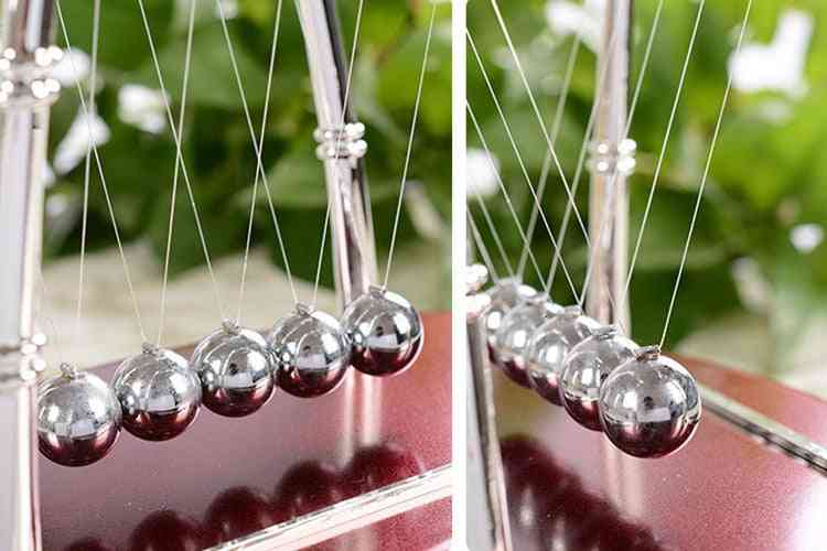 Klasszikus newton bölcső egyensúlygömbök kézműves ajándék - tudománypszichológiai eszköz műanyag talppal