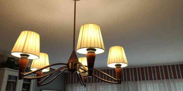 модерни цветни лампи със светлинни сенници от плат