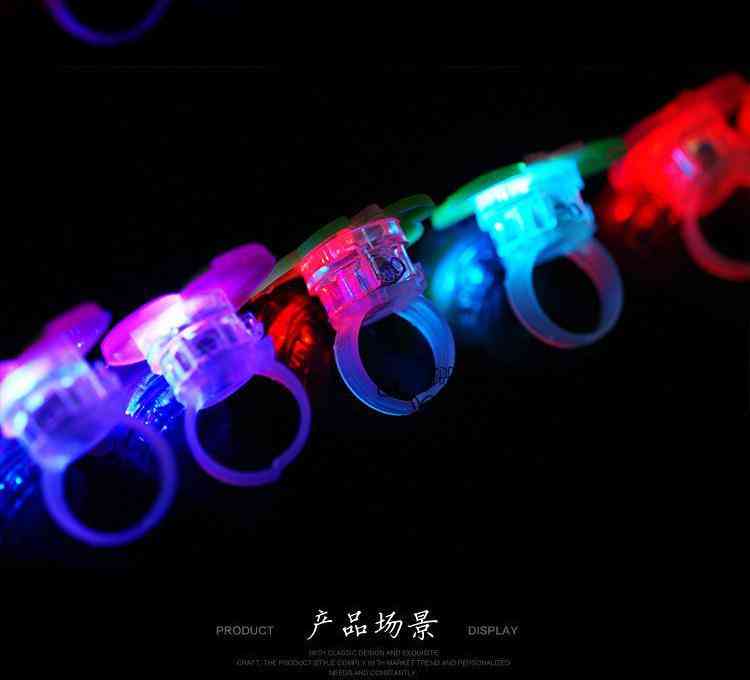 5pcs anneaux lumineux brillent dans l'obscurité nouveaux jouets pour enfants cadeaux flash - jouets de lumières de dessin animé LED pour enfants jouant la nuit (anneau aléatoire 5pcs) -