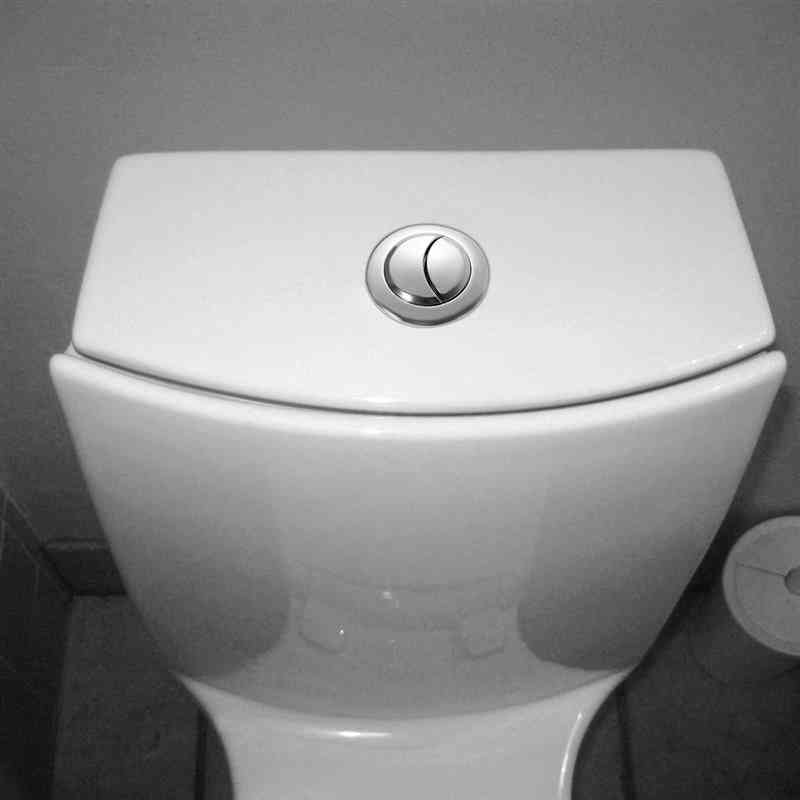 Duální splachovací tlačítka na nádržku na toaletní vodu tyče