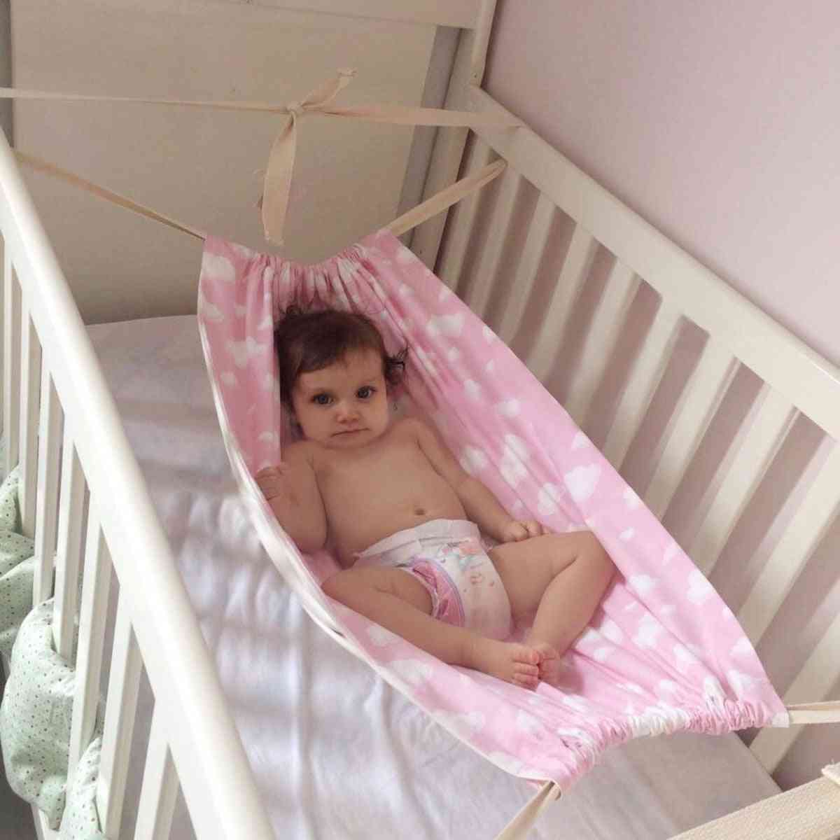 Prenosna odstranljiva posteljica za viseče mreže za dojenčke
