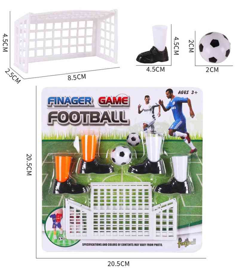 Prst fotbalové utkání hra se dvěma brankami, boty a míč