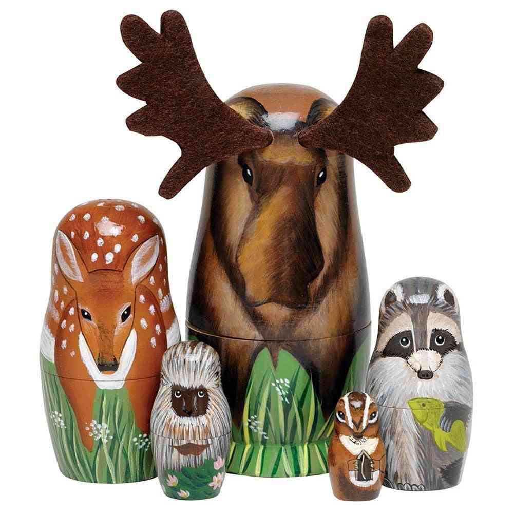 Ręcznie malowane drewniane lalki zagnieżdżone w kształcie jelenia