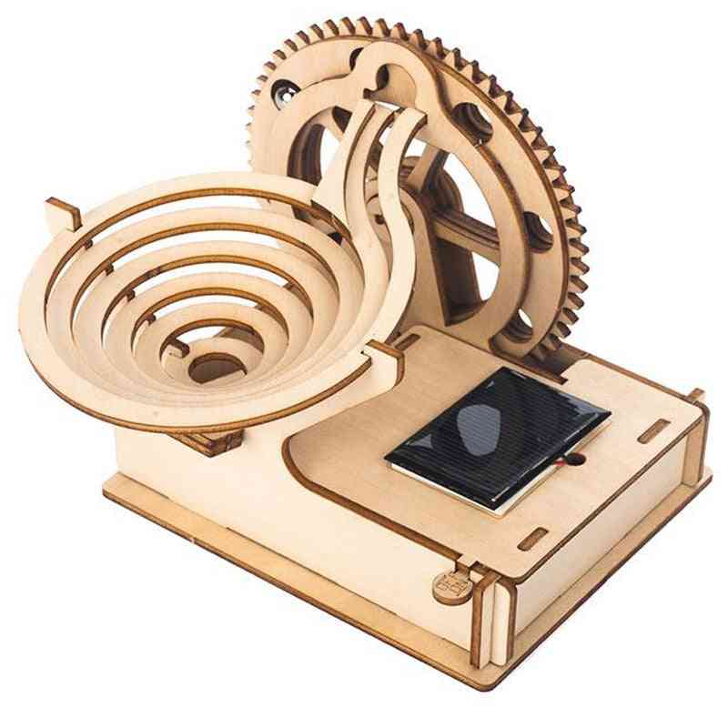 Kutilská dřevěná skládačka - solární kolejová koule, montáž mechanického ozubeného kola