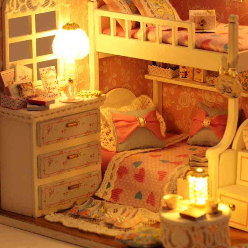 DIY hus miniature med møbler til børn