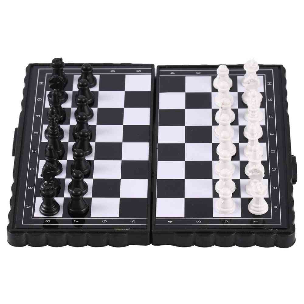Mini juego de tablero plástico magnético plegable del tablero de ajedrez del ajedrez, juguete portátil del niño
