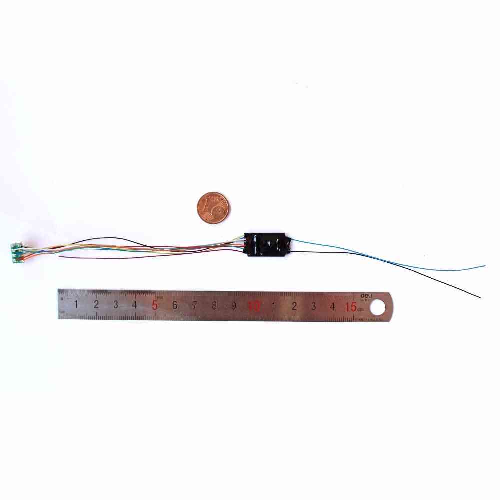 Decodificador con cables para mantenerse vivos para modelo de tren de juguete