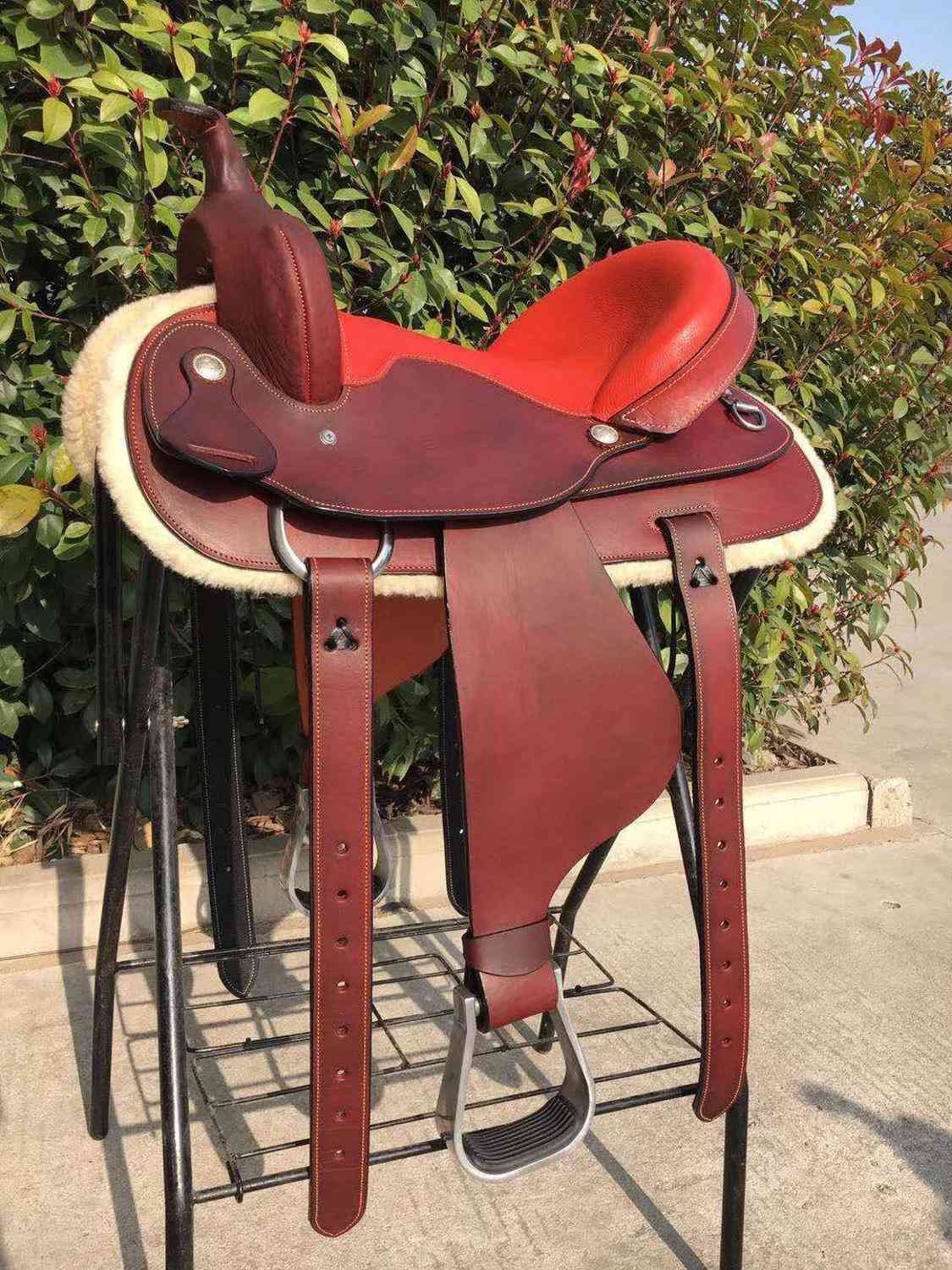 Genuine Leather Integrated Horse Riding Saddle