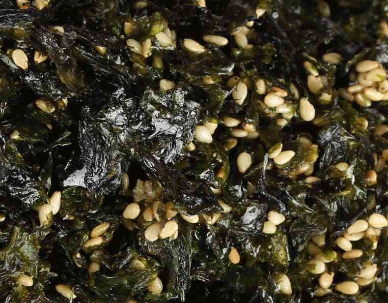 Puur natuurlijk plantaardig gedroogd zeewier met sesam en rijst heerlijk gebakken laver