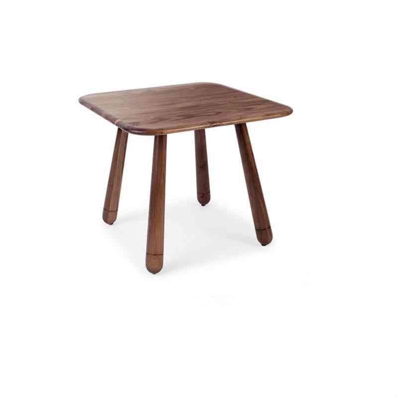 čtvercový stůl z masivního dřeva pro