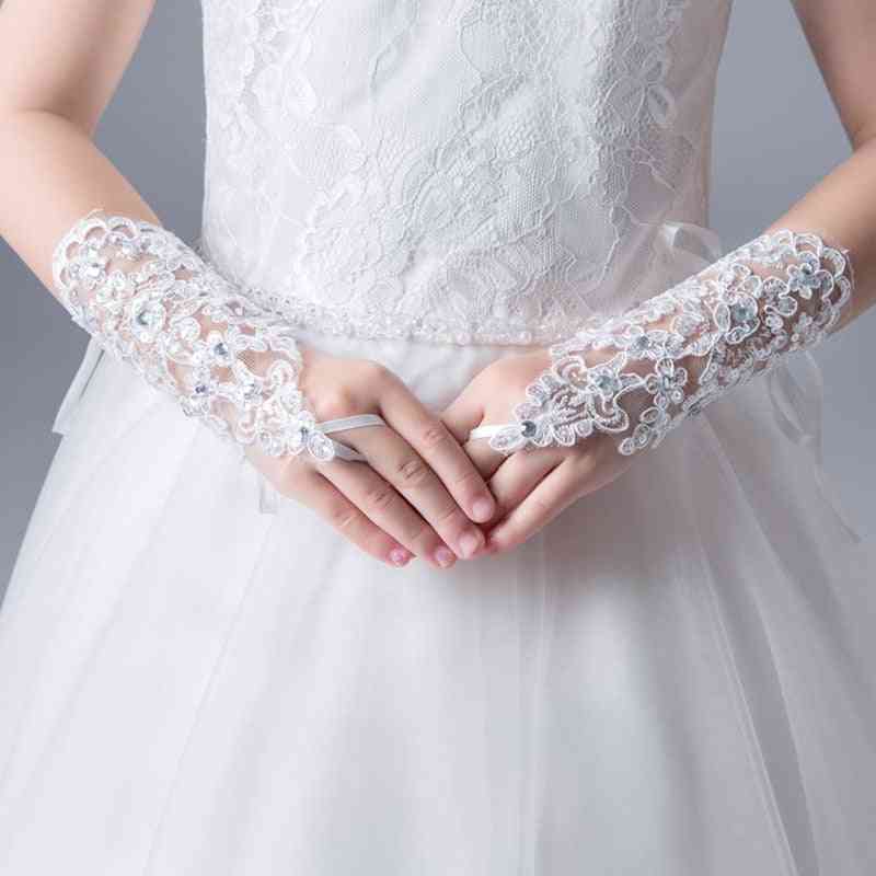 Fashion beauty girl krajkové rukavice bez prstov na svadobné doplnky