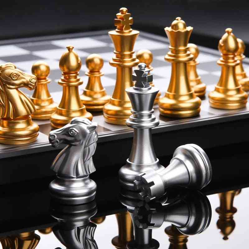 Mittelalterliches Schachspiel mit Schachbrett Gold, Silberfiguren, Magnetspielbrett (mit Box)