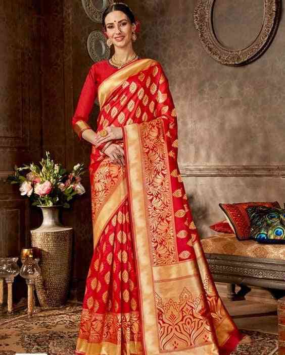 Sari indiani tradizionali, abiti con gonna superiore