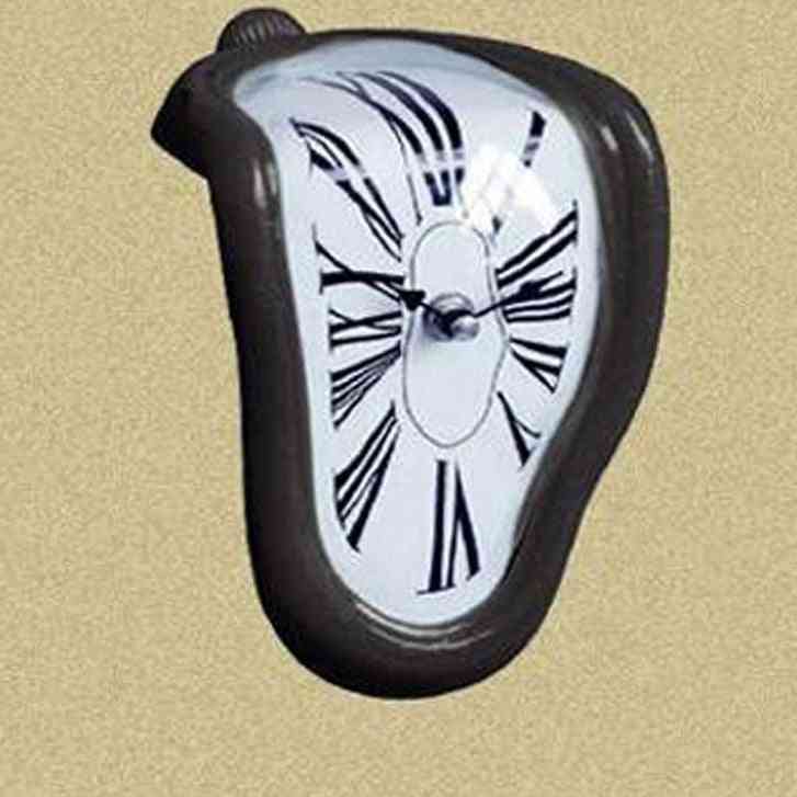 Roman nadrealistično- stil Salvador Dali, taljenje popačeno, stenska ura