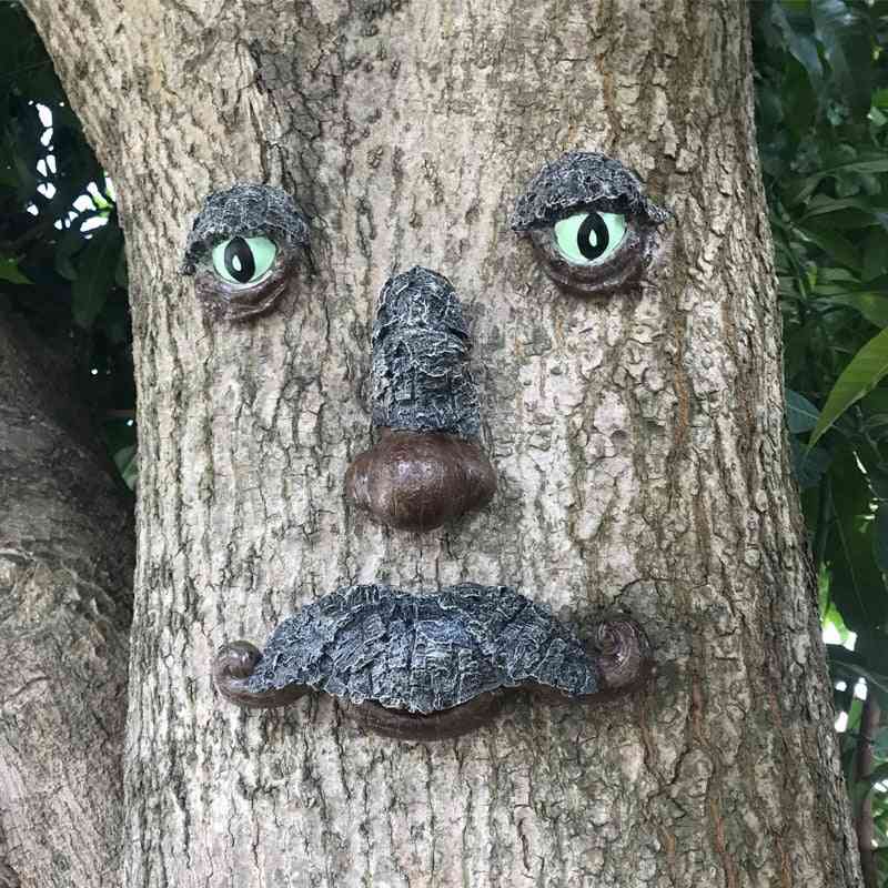 Starý muž strom objímač záhrada pokukujúci dvor umenie