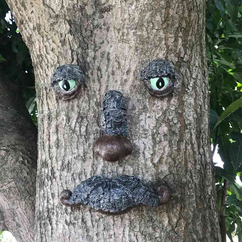 Starý muž strom objímač záhrada pokukujúci dvor umenie