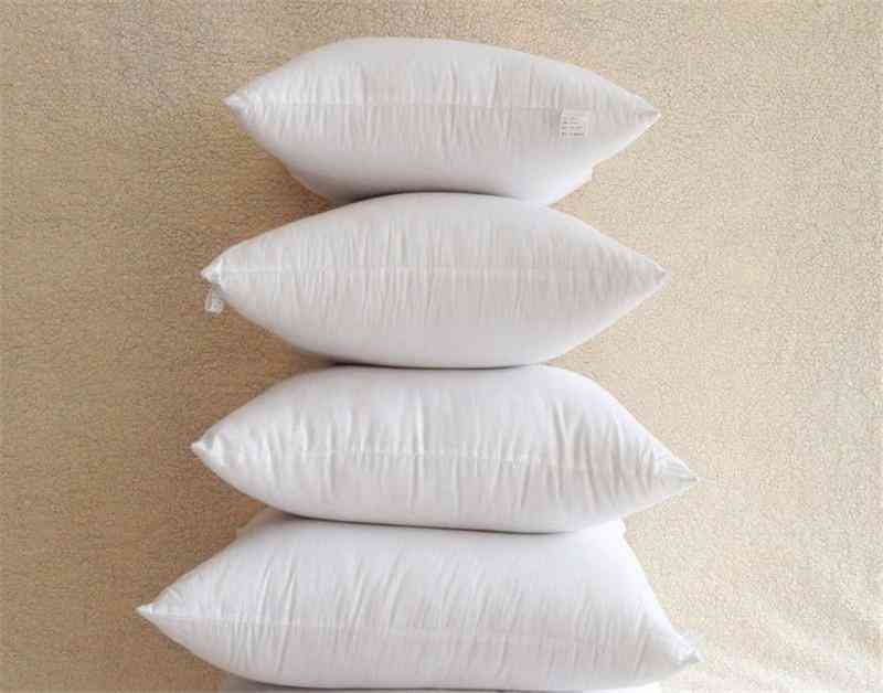 възглавница с вътрешно пълнене възглавница, подплатена с памук