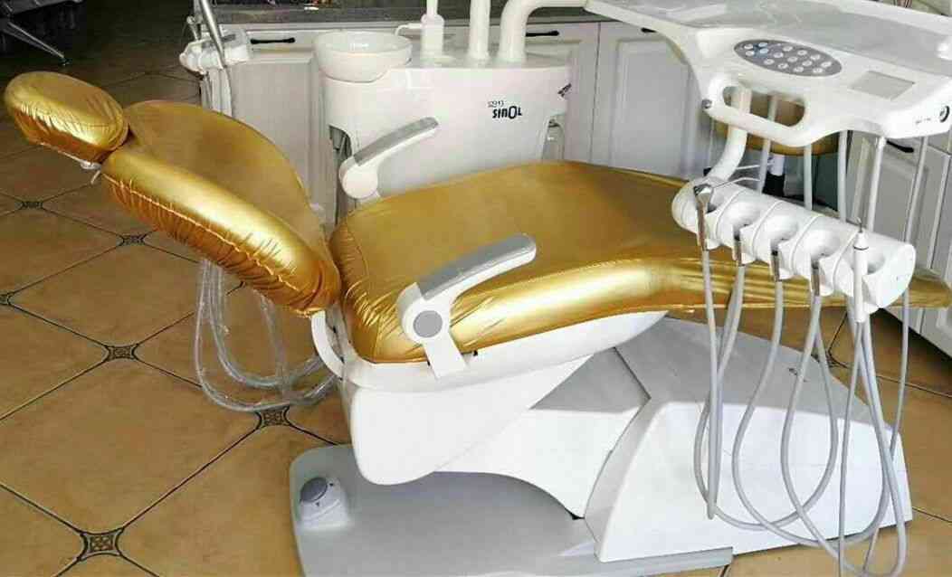 Pokrowiec na fotel dentystyczny ze skóry pu w złotym kolorze;