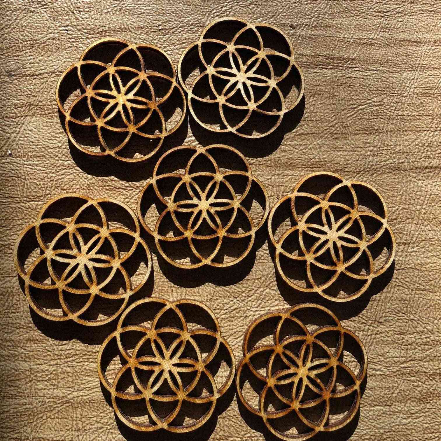 цвете на живота - дървени мъниста за изработване на обеци, висулки, произведения на изкуството