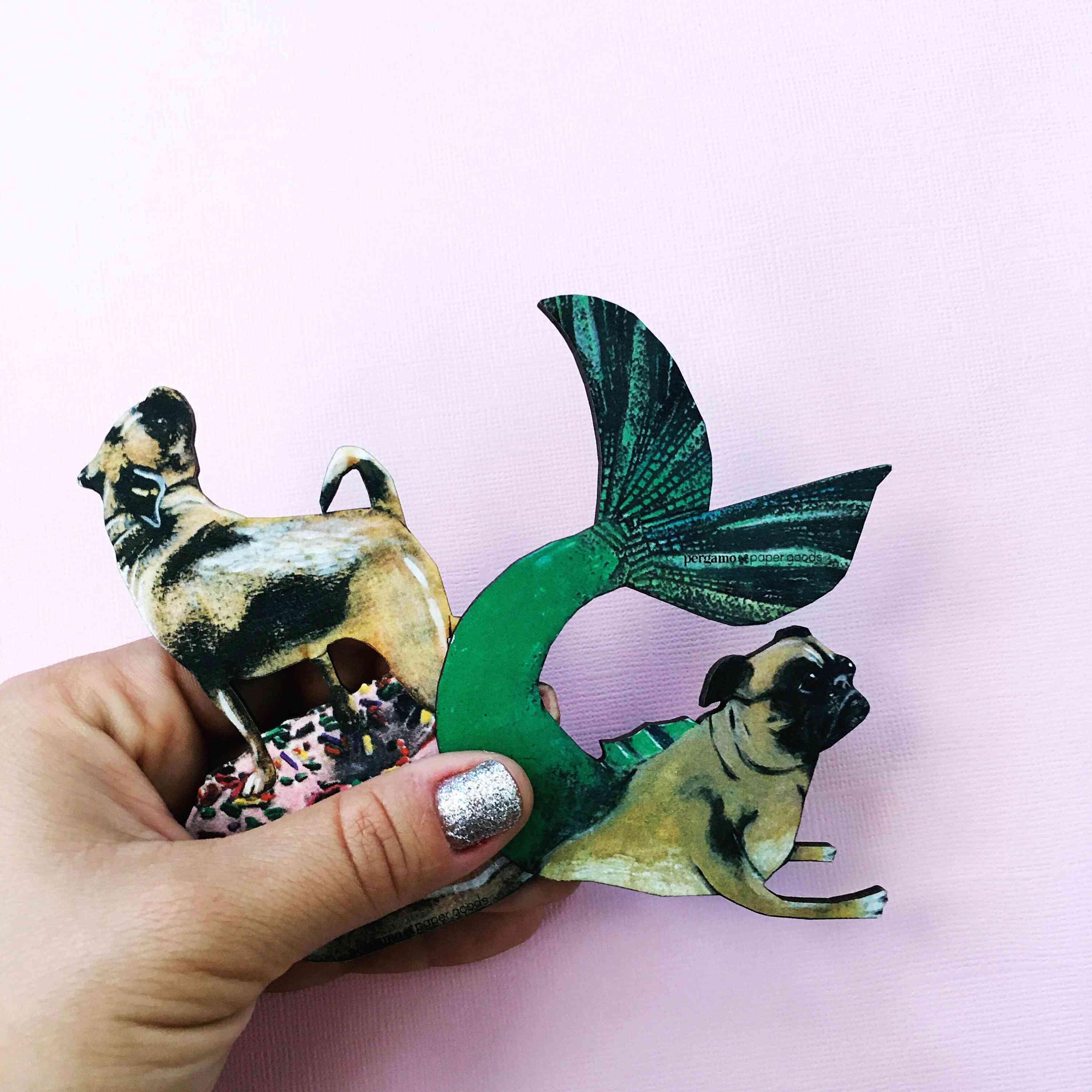 Sirena mops i pas na magnetima za krafne