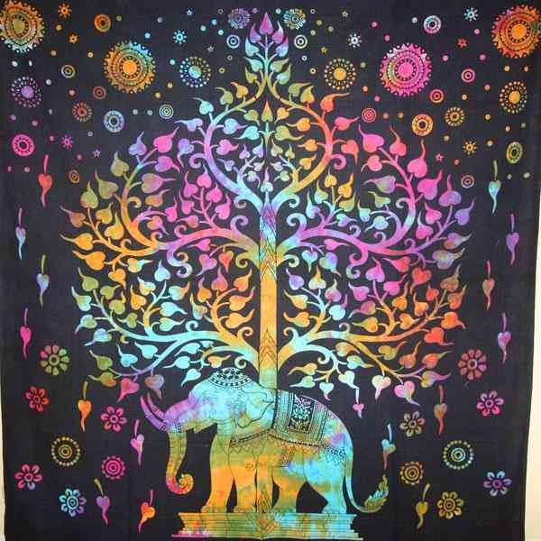 Tapeçaria real com elefante majestoso sob uma árvore