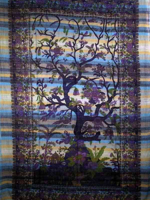 Tapices del árbol de la vida celestial con hermosos diseños florales