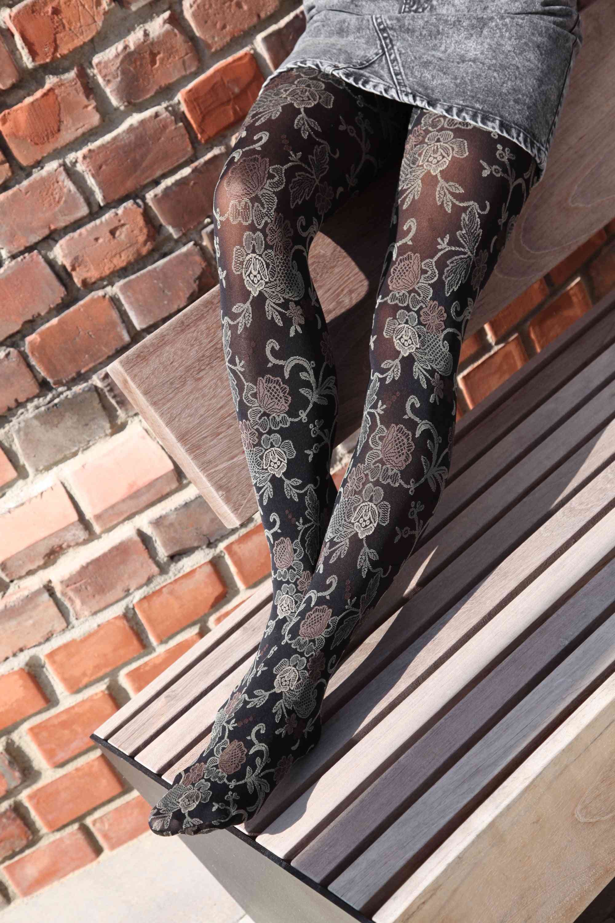 Roses Printed Tights For Women