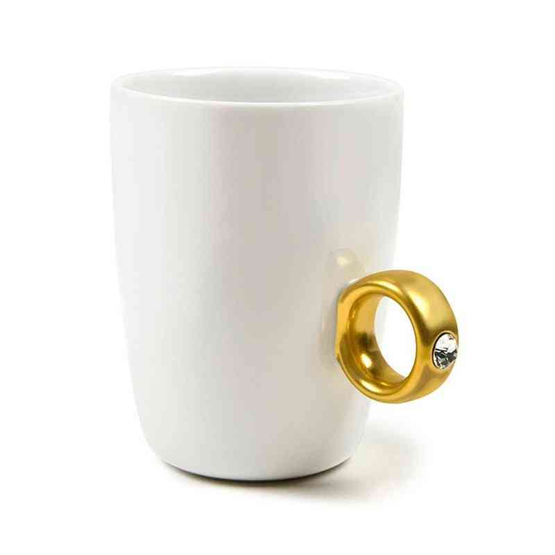 Dvokaratna skodelica za zaročni prstan iz zlata