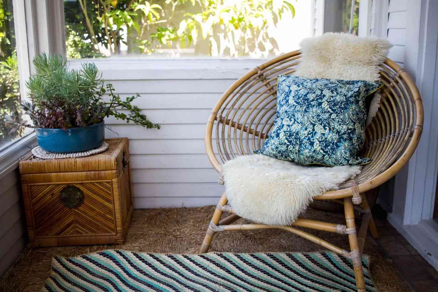 Ručno tkani batik jastuk suvremenog dizajna