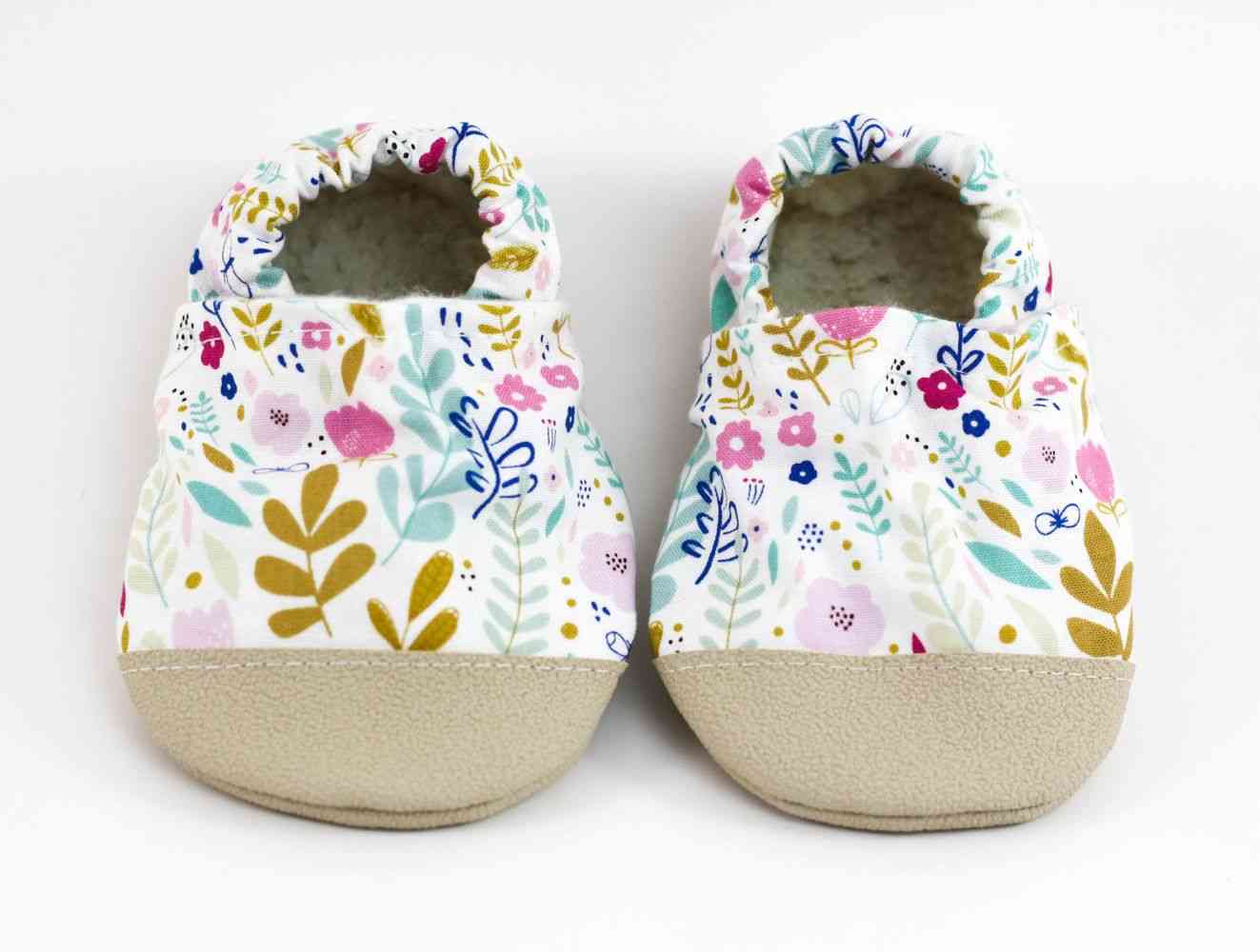 Pantofi cu design de flori