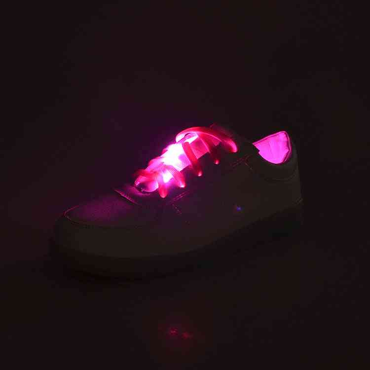 Ledul luminează șireturile de pantofi