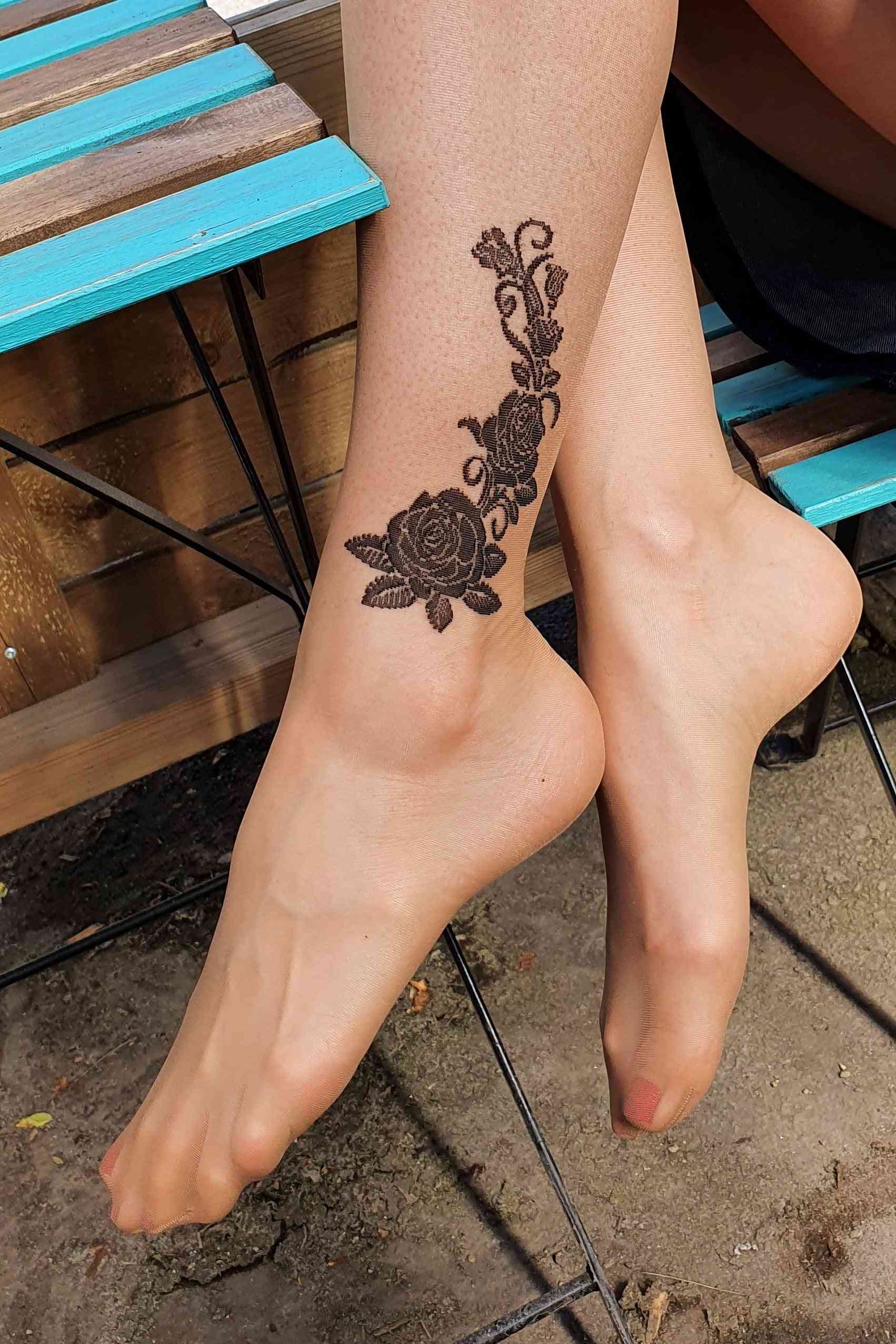 Tetovaža imitacija golih nogavic za ženske