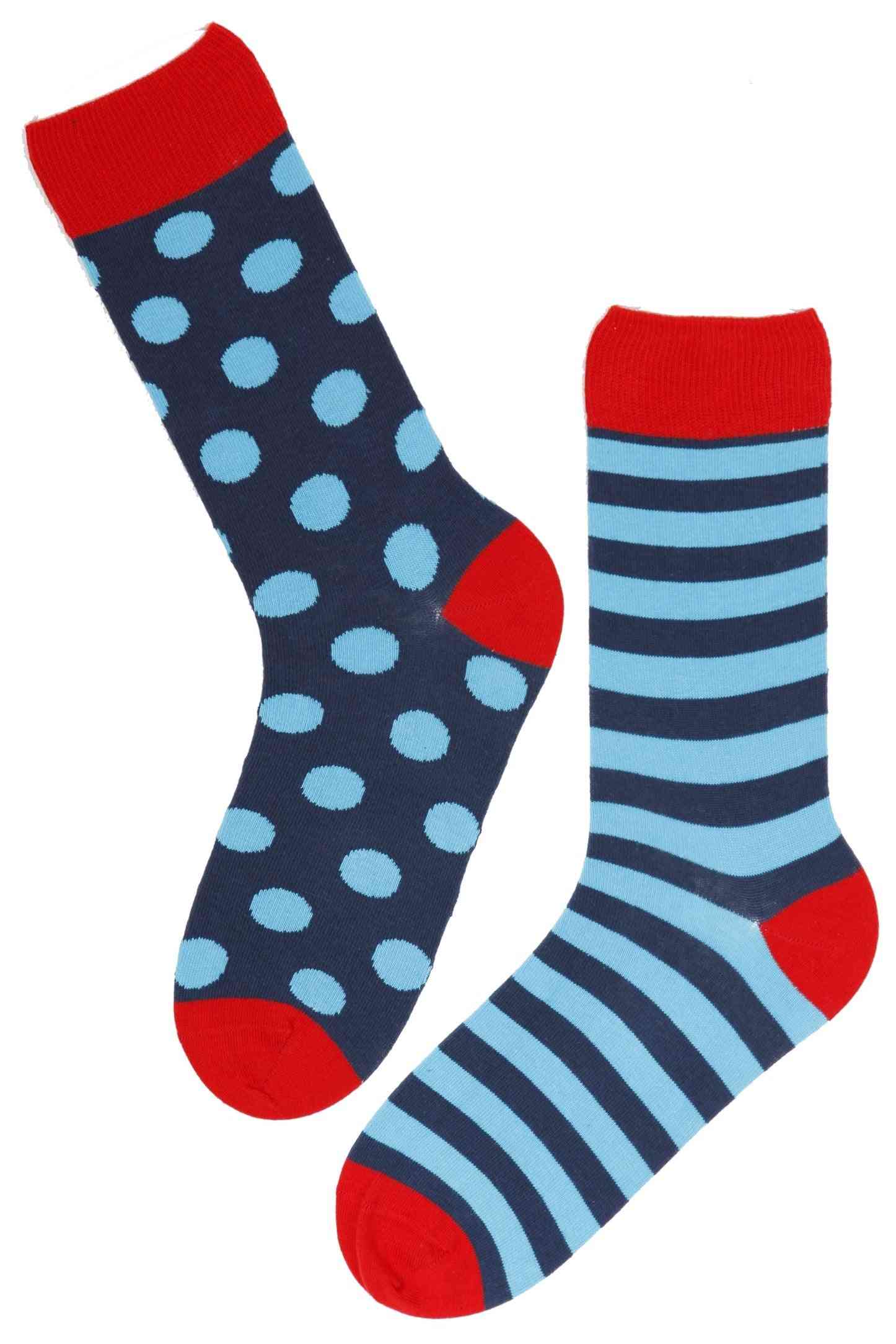несъответстващи памучни чорапи