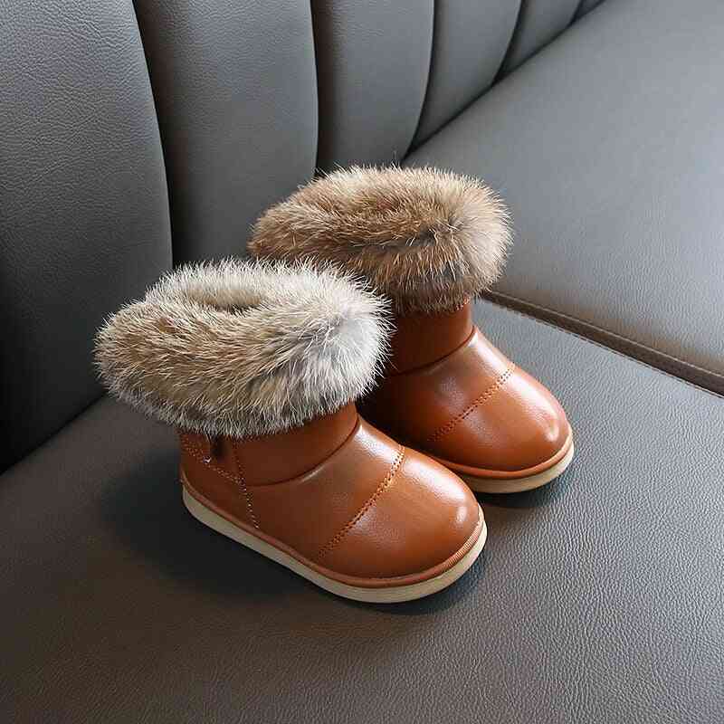 Dečki in zimski snežni škornji