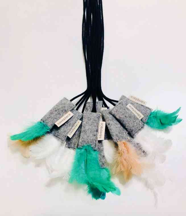 Cat Woolen Toy With Feathers