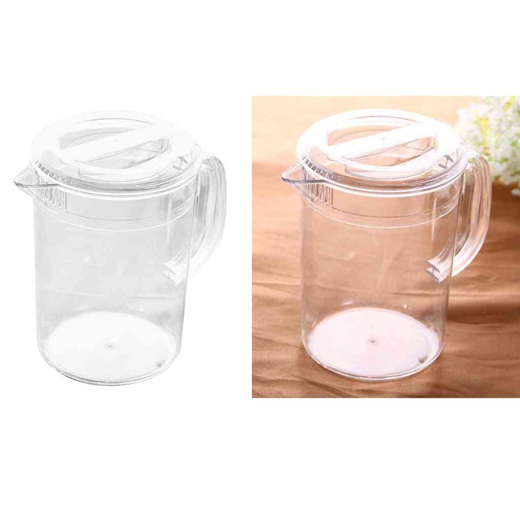 Vannkanne av plast med lokk, krukke med varmt og kaldt vann, container til istejuice