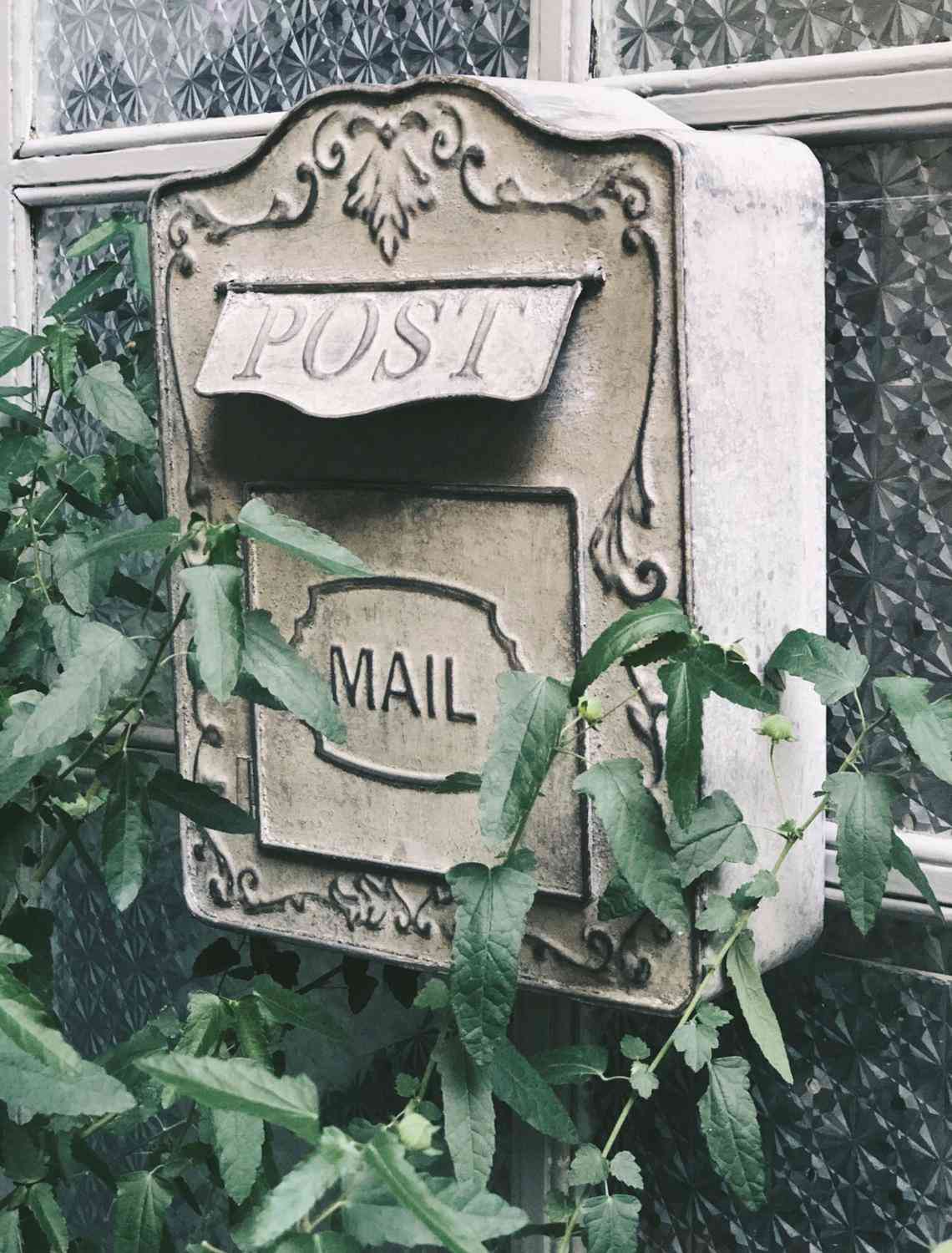 Garden Decor Handcrafted Metal Retro Mailbox