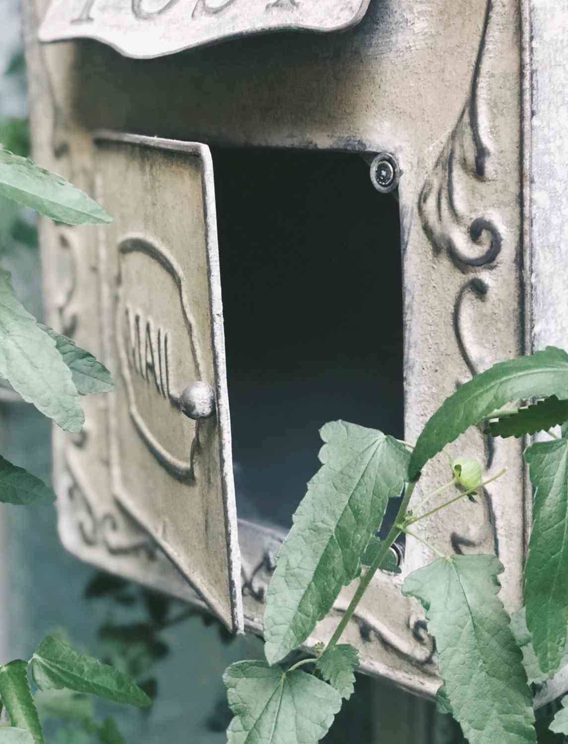 Garden Decor Handcrafted Metal Retro Mailbox