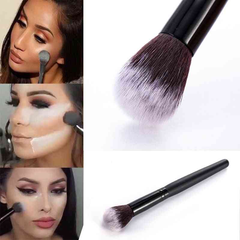 Professional Beauty Powder Blush Brush