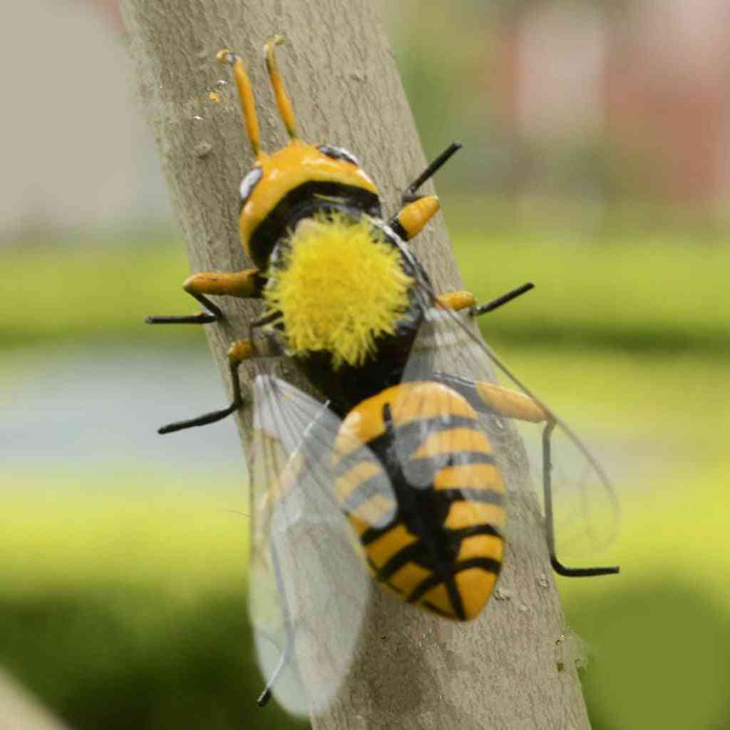 5 bitar av realistiska vilda bi djur