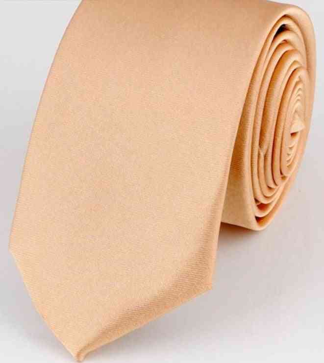 Muodikas ohut solmio
