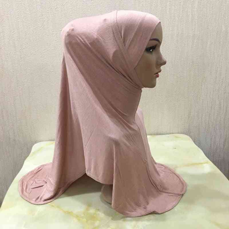 Vanlig modal be hijab utenfor underskjerf muslim