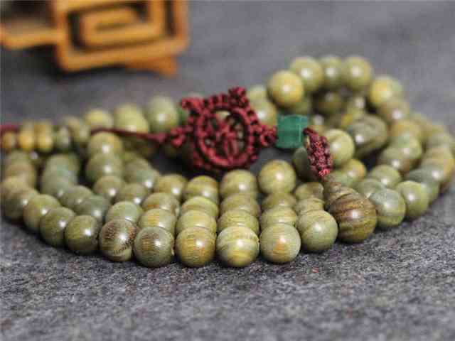 Natural Green Sandalwood Beads Necklace For Men