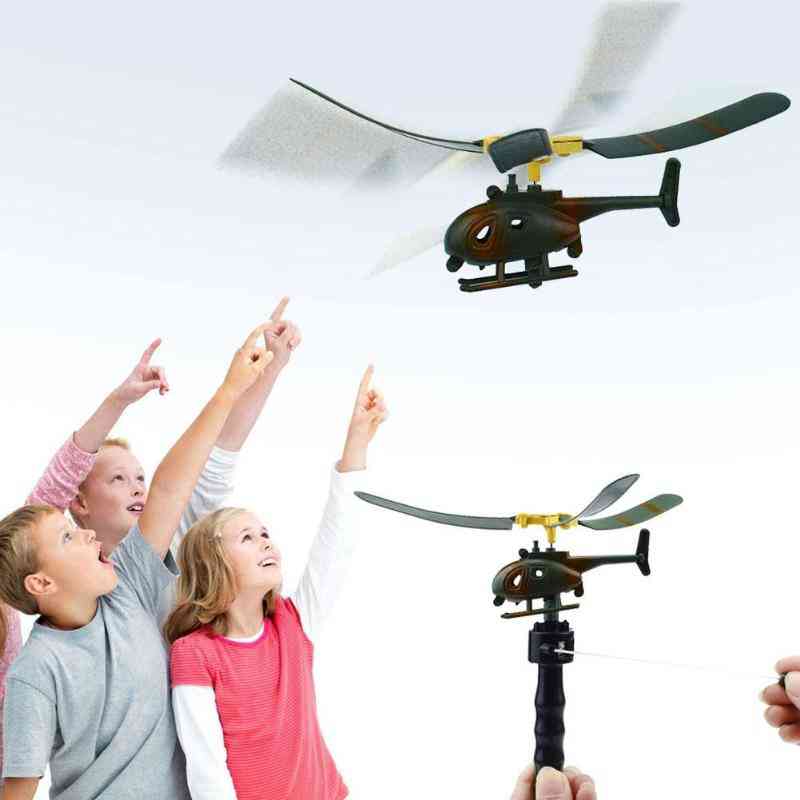 Kahva vedä helikopteri lentokone ulkona lapsille